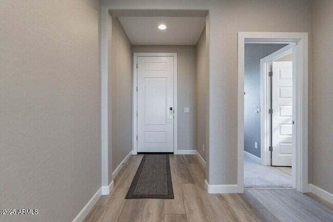 Foto del edificio - 247 E Las Puertas Ln