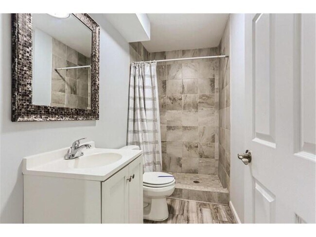 Building Photo - 10915 Fox Hollow Ln N