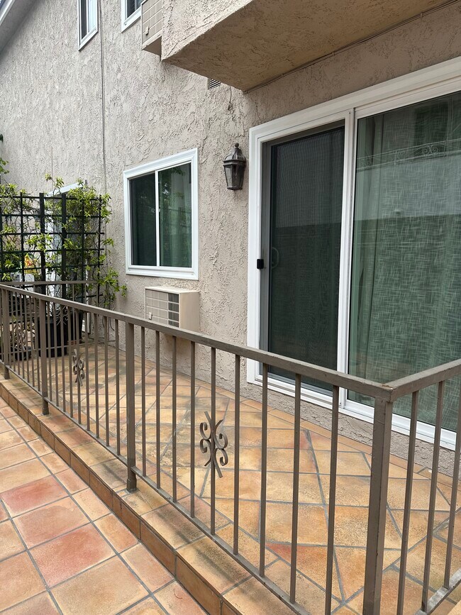 Foto del edificio - 1325 Wellesley Ave