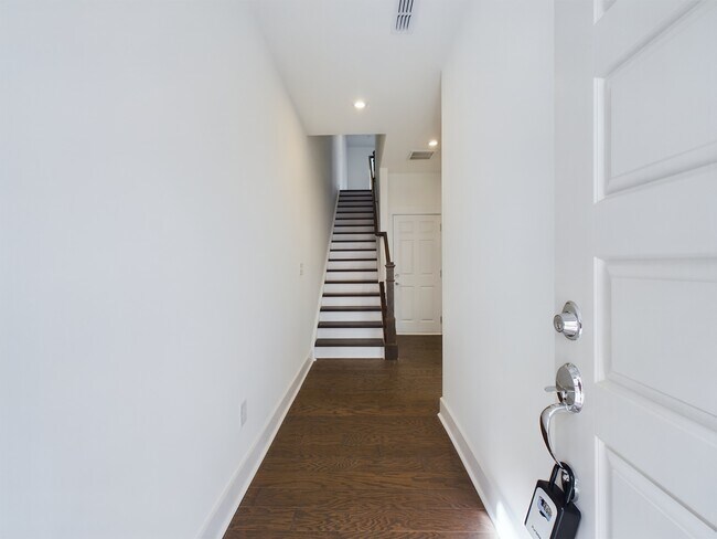 Foto del edificio - 5015 Sovereignty Ct