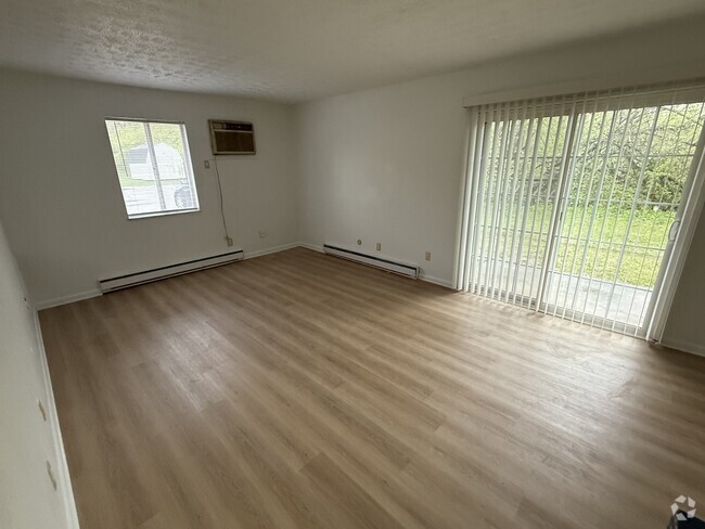 Building Photo - 665 Cherry Hill Dr
