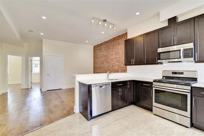 Foto del edificio - 165 Webster Ave