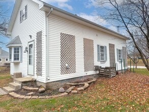 Building Photo - 803 E Spraker St