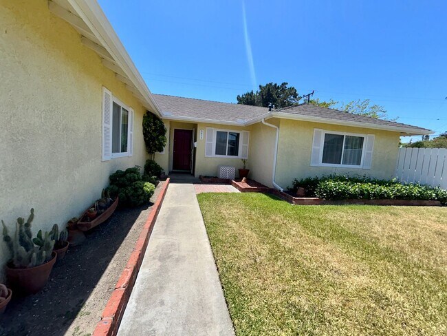 Foto del edificio - 4 Bed / 2 Bath Home for Rent in Huntington Beach