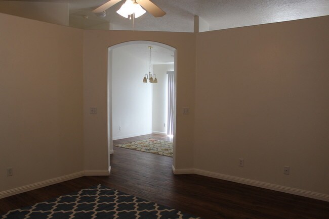 Building Photo - 470 E 1100 S