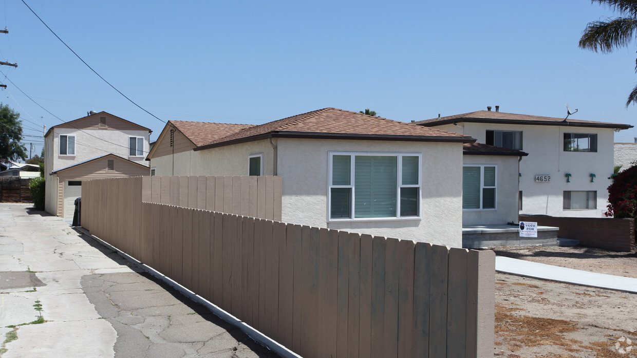 Building Photo - 4646 E Mountain View Dr