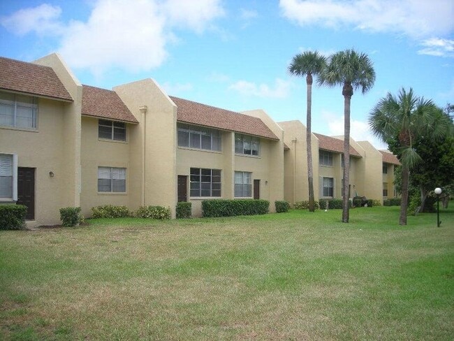 Building Photo - 2885 SW 22nd Ave