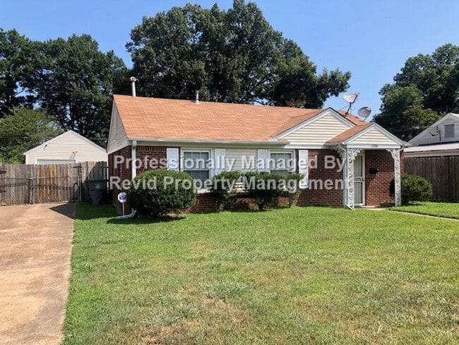 Building Photo - Rare Vacancy! Well Cared for 3 Bed with HU...