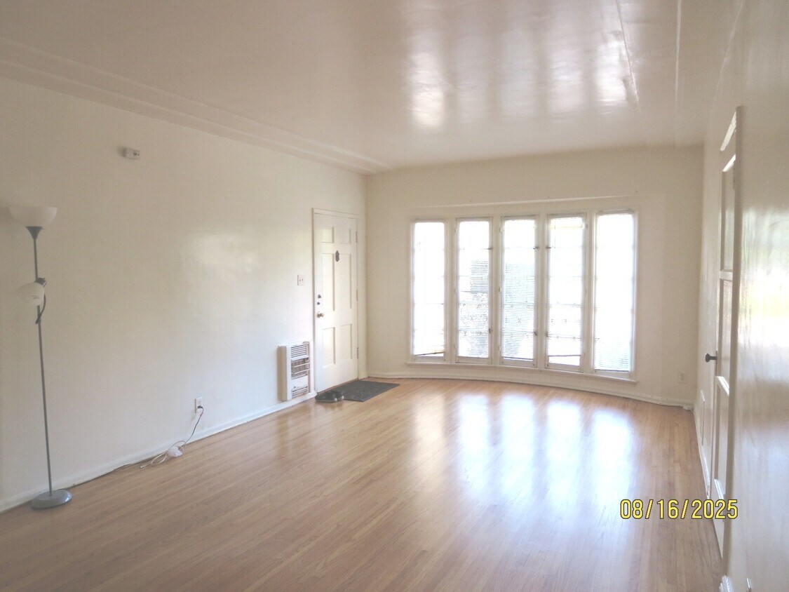 Foto principal - 5648 W 6th St