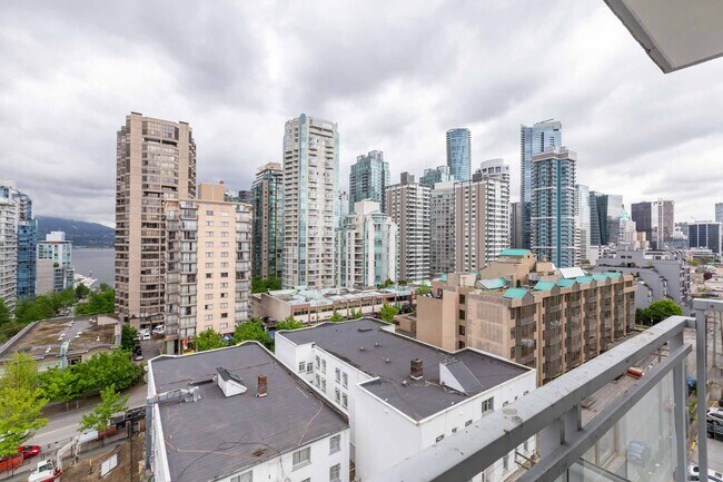 Building Photo - Casa Bella