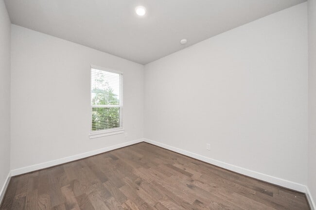 Building Photo - 21111 Vancherry Dr