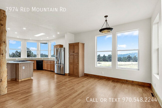 Foto del edificio - 7974 Red Mountain Rd
