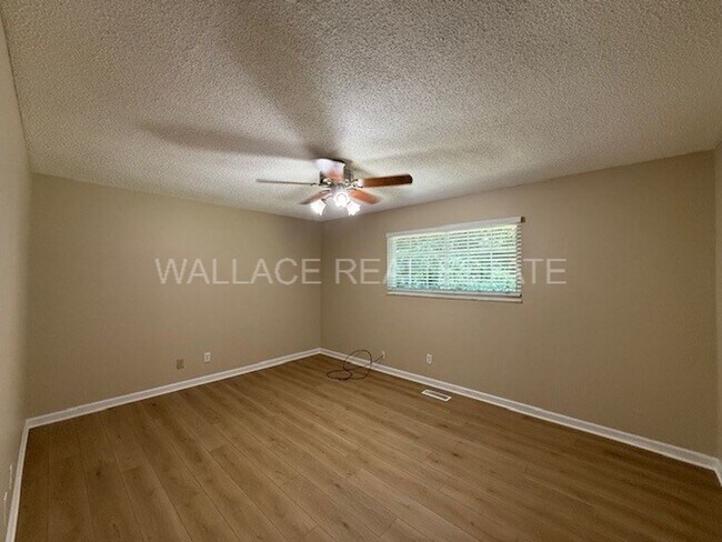 Foto del edificio - UPDATED 4 BEDROOM IN CRESTWOOD HILLS IN W. KNOXVILLE