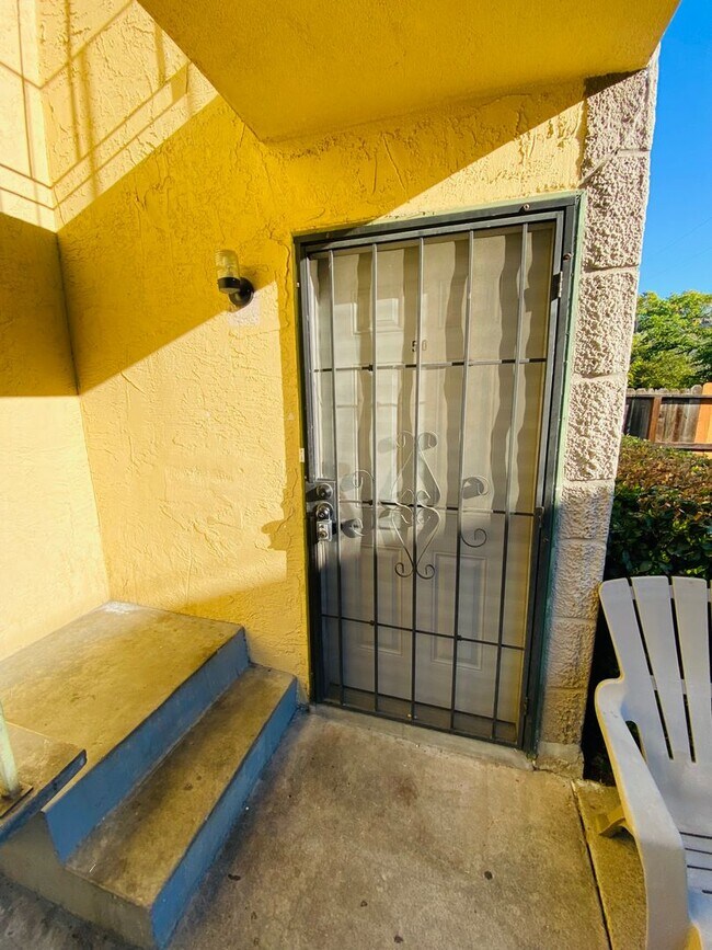 Foto del edificio - 4561 Ashcroft Ave