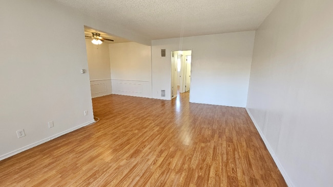 Building Photo - 3945 Stevely Ave