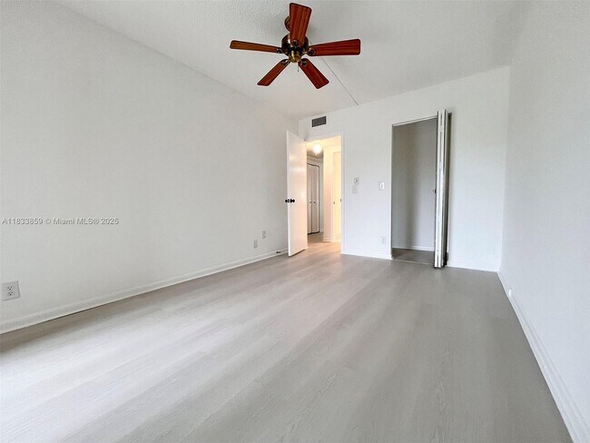 Building Photo - 3007 Hythe A