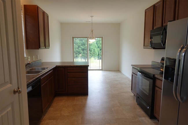 Building Photo - 185 Bur Oak Dr