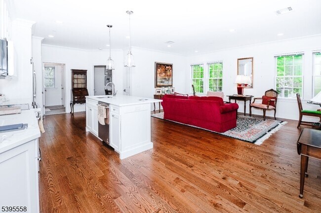 Foto del edificio - 29 Euclid Ave