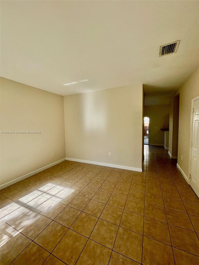 Building Photo - 4123 NE 24th Dr
