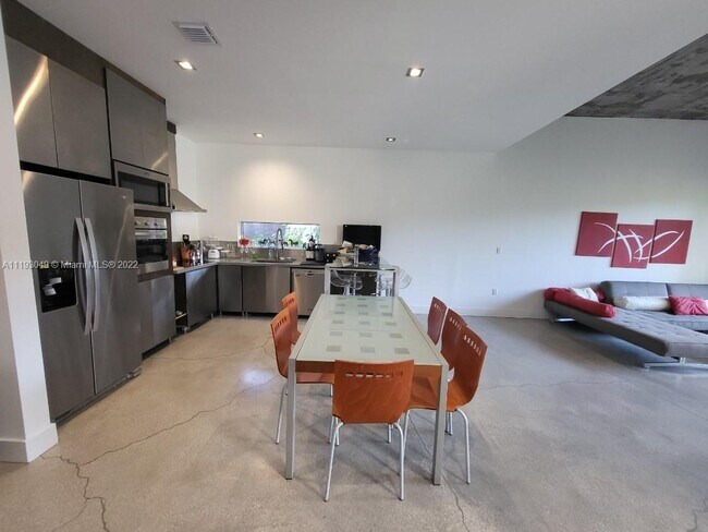 Foto del edificio - 2936 SW 27th Ter