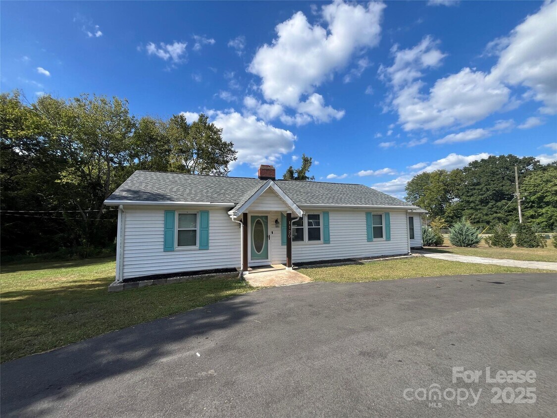 Primary Photo - 1120 Hensley Rd