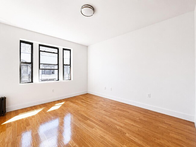 Building Photo - 607 W 137th St
