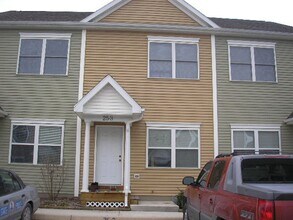 Building Photo - 25 Beverly Ct