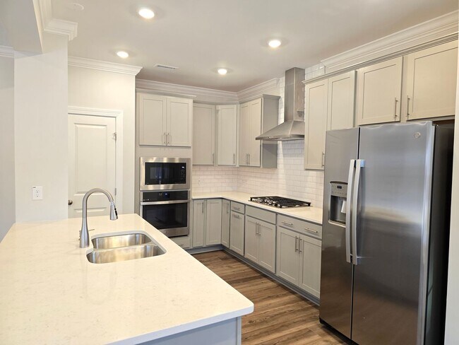 Foto del edificio - Brand New 5 Bedroom 3 Bathroom Single Family Home with guest suite and 1st floor office w/ FREE h...