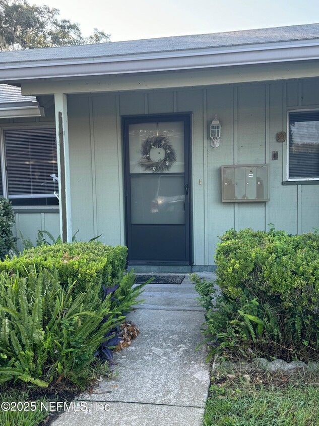 Primary Photo - 1255 The Grove Rd
