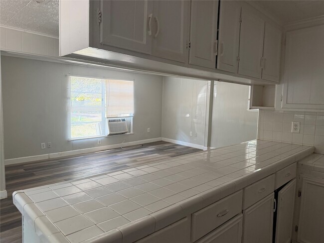 Building Photo - 16423 Stinson Ln