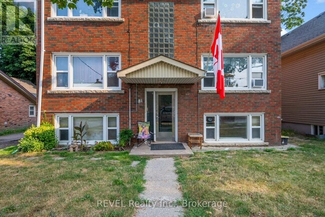 Building Photo - 81-81 Maple St
