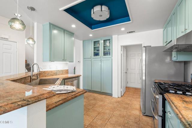Building Photo - 303 Blue Dolphin Dr