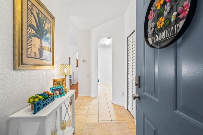 Foto del edificio - 2310 Silver Palm Dr