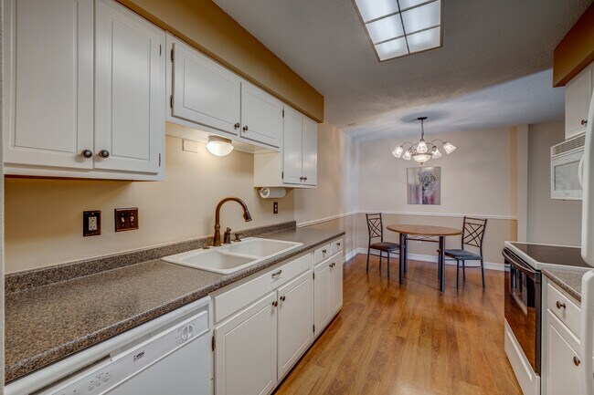 Foto del edificio - 4500 S Poplar St