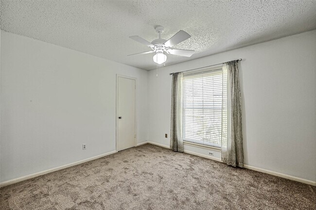 Foto del edificio - 2922 Lakefield Way