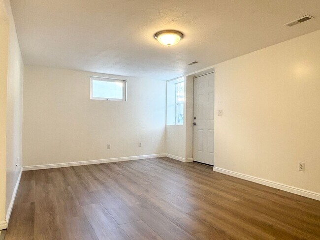 Foto del edificio - 2028 Sunnyside Ave S