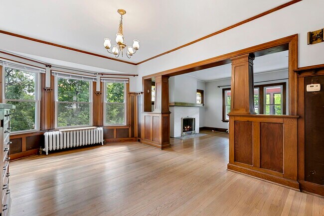 Building Photo - 321 Temple Ave