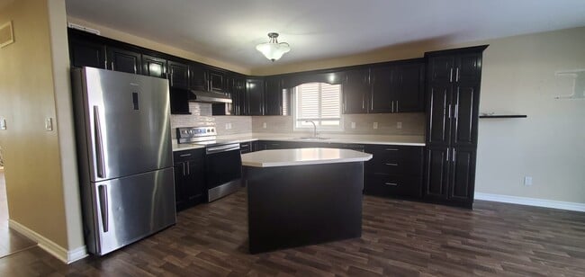 Building Photo - 1 Chelsea Cres