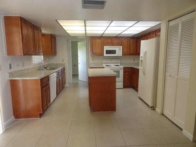 Building Photo - Super-sized 4BR/2.5BA - Bloomingdale/Valrico