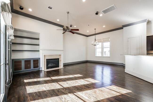 Foto del edificio - 2207 Hilshire Glen Ct