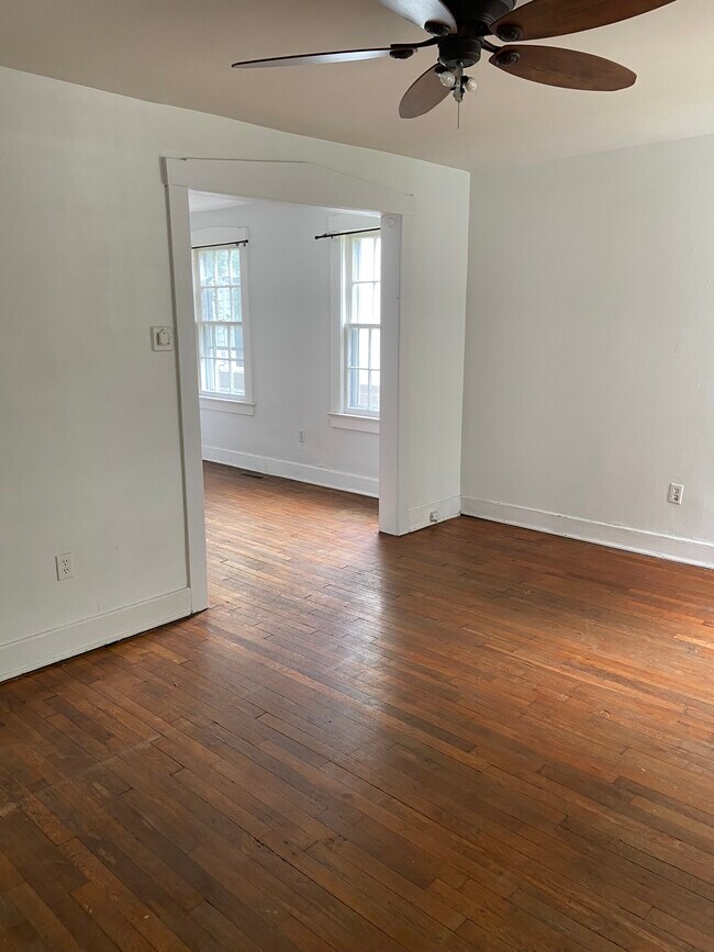 Hardwood Floors - 24 E Maple St