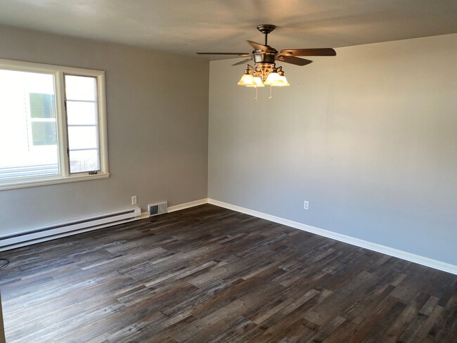 Building Photo - A must see!!! This spacious and newely upd...