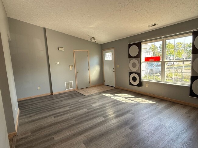 Foto del edificio - Spacious 3BR 2BA w/ Fenced Yard • 2-Car Garage  • Deck & Patio near Pickerington Schools