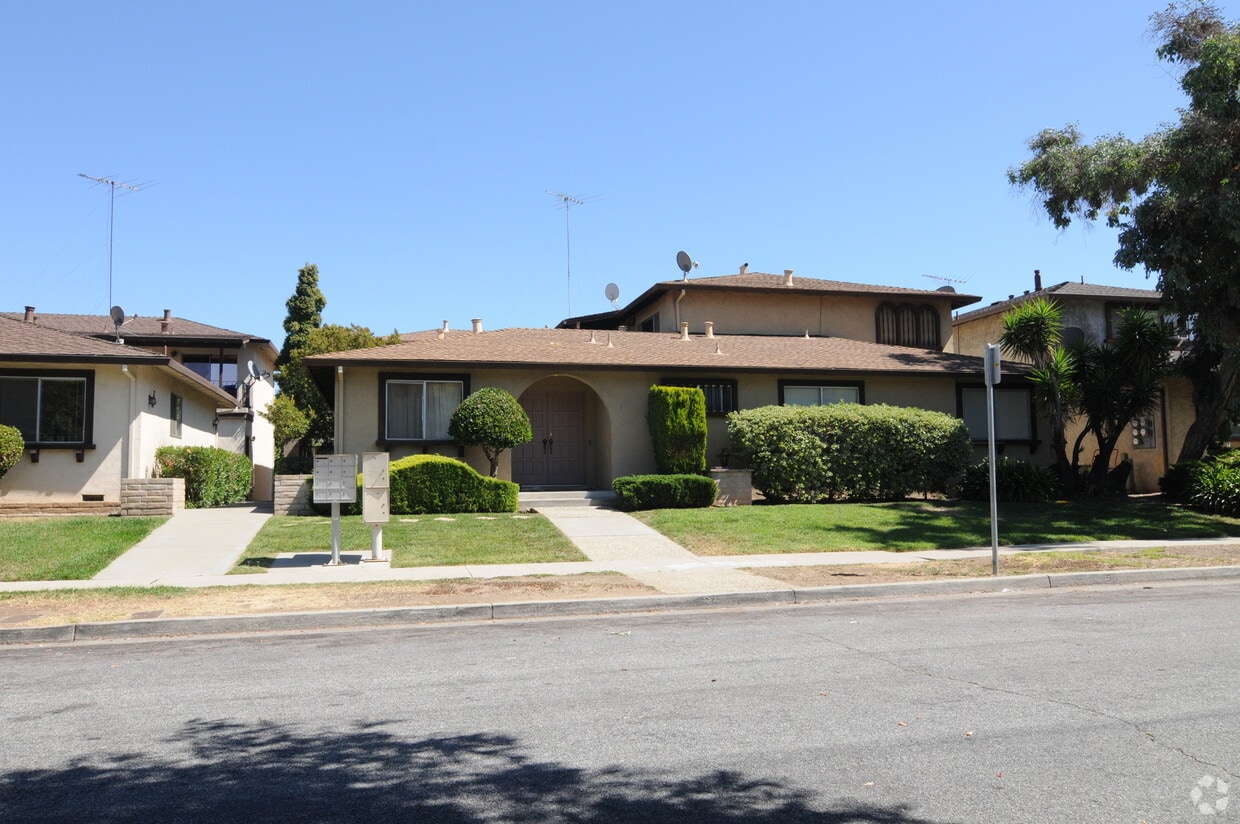 Building Photo - 5860 El Zupako Drive