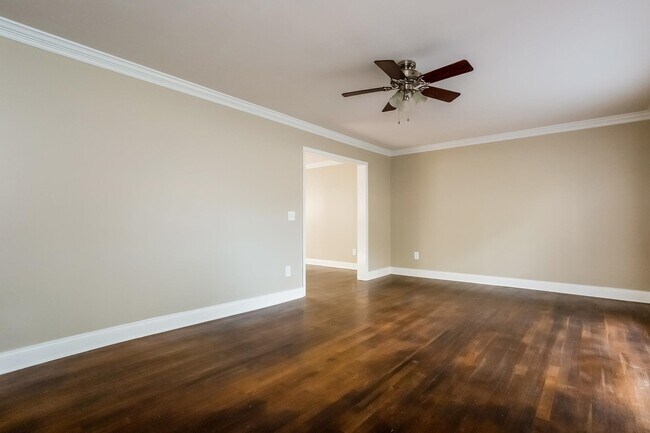 Building Photo - 2134 Elinwood Dr
