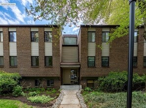 Building Photo - 5 Suntop Ct