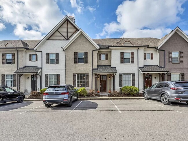 Foto del edificio - Luxury Bellevue Townhome in Harpeth Park