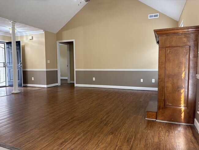 Foto del edificio - 3426 Shadow Birch Rd