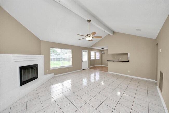 Building Photo - 2410 Manila Ln