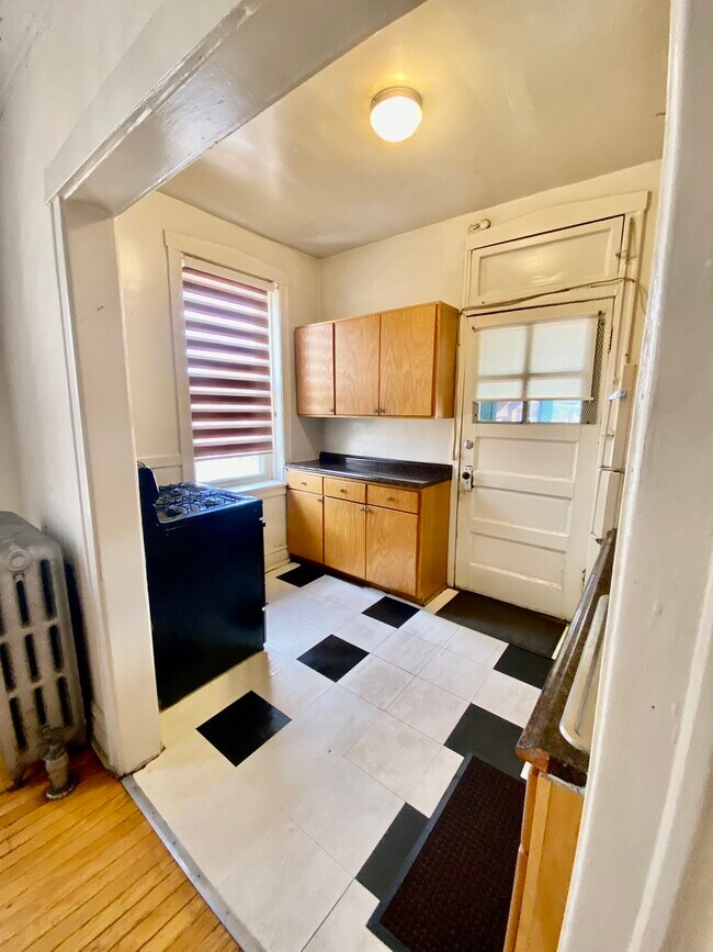 Building Photo - 4807 N Hermitage Ave